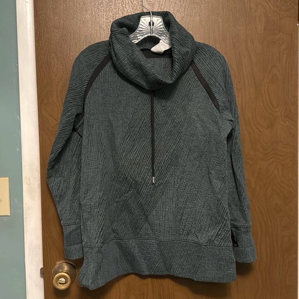 Kirkland green turtleneck pullover size M